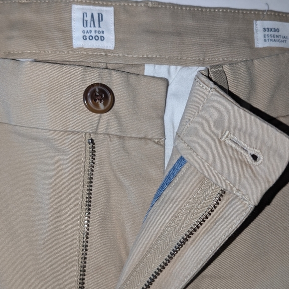 GAP Essential Khaki Pants – Straight Leg – 33x30 – Excellent Used Condition - Picture 5 of 7